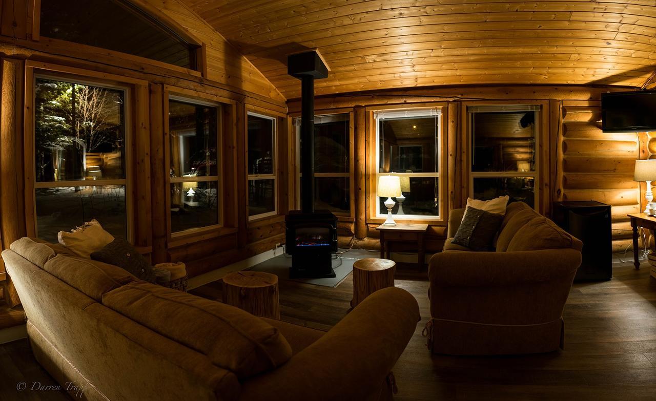 Whitewater Lodge โกลเดน ภายนอก รูปภาพ
