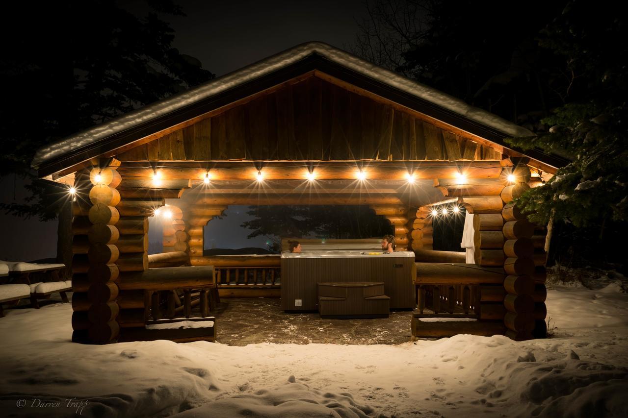 Whitewater Lodge โกลเดน ภายนอก รูปภาพ